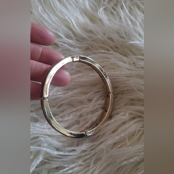 Gold Color Elegant Classic Cuff Bangles Bracelets For Women. 🌴 - Picture 9 of 9